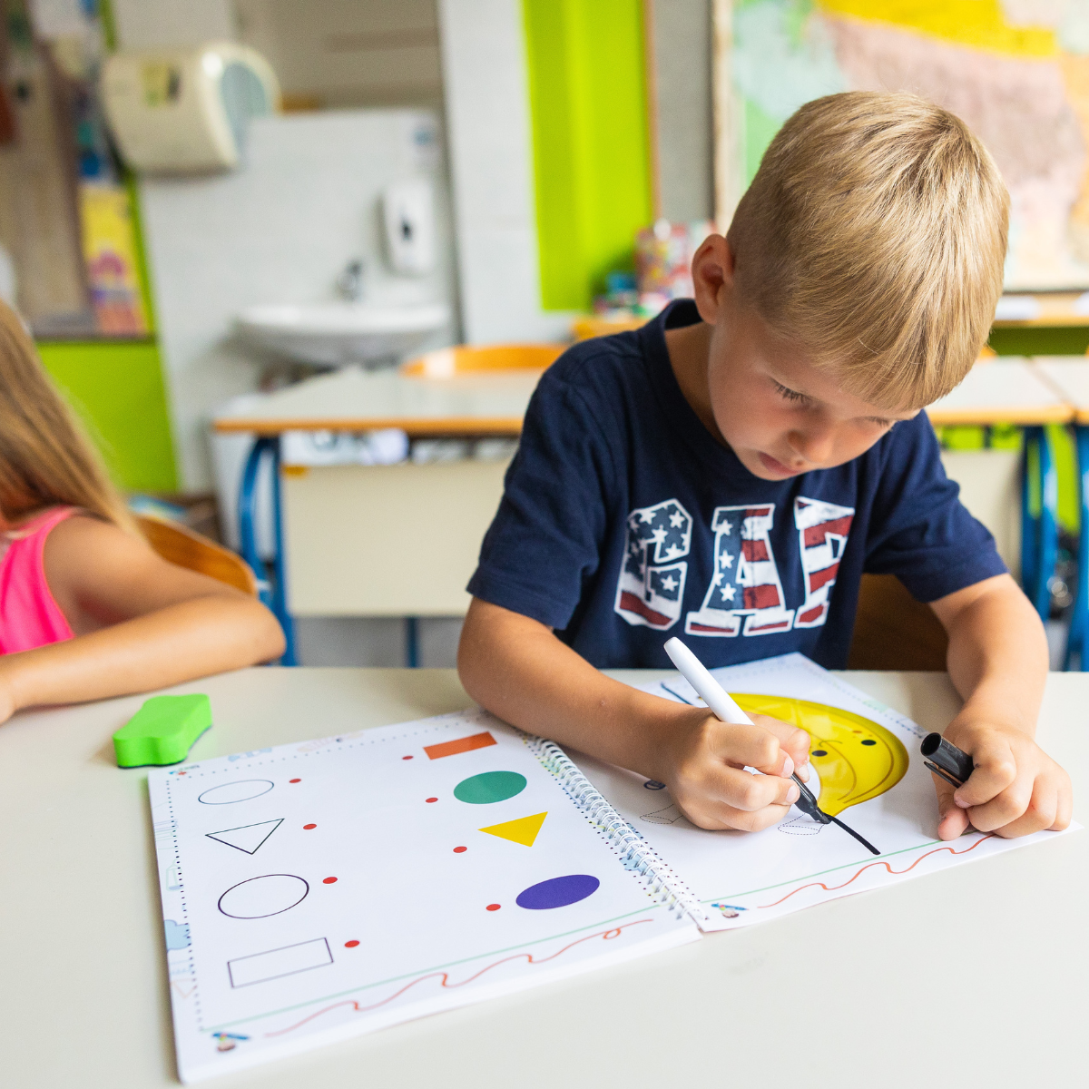 Curious Child 2 – Schreib- und Abwisch-Notizbuch zum Schreibenlernen, wiederverwendbar (64 Seiten, Alter 2–5)