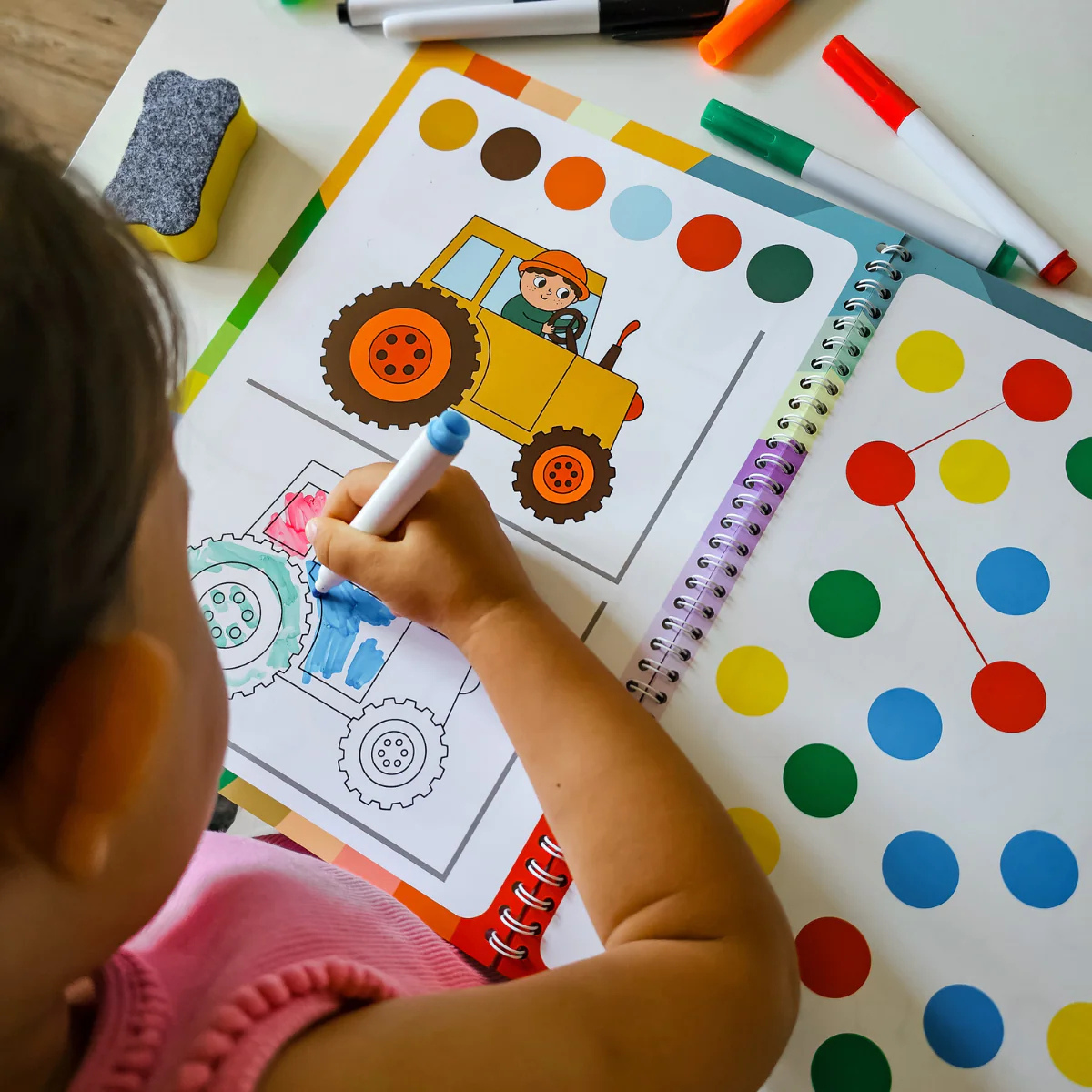 Wassermalbuch – Folge den Linien! Malen Sie mit Wasser durch Regenbögen und die Natur, wiederverwendbar (8 Seiten, 6–24 Monate)