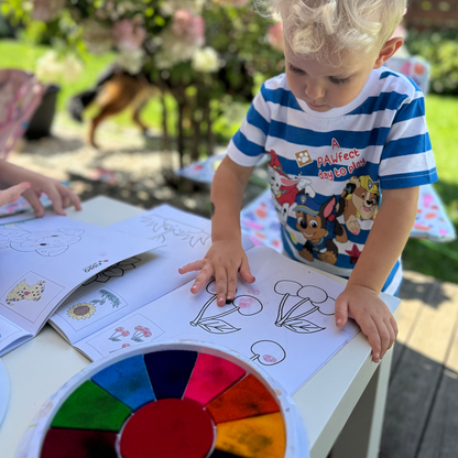 Color palette with 12 different colors, for finger painting (1+ year)