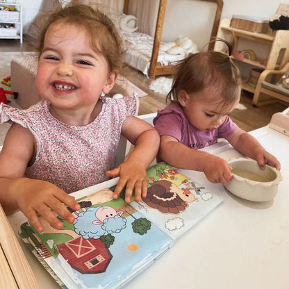 Wassermalbuch – Folge den Linien! Malen Sie mit Wasser durch Regenbögen und die Natur, wiederverwendbar (8 Seiten, 6–24 Monate)