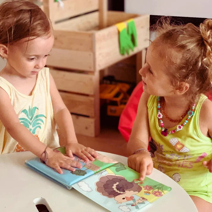 Wassermalbuch – Folge den Linien! Malen Sie mit Wasser durch Regenbögen und die Natur, wiederverwendbar (8 Seiten, 6–24 Monate)