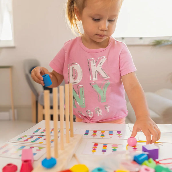 Jogo de missangas de madeira Montessori